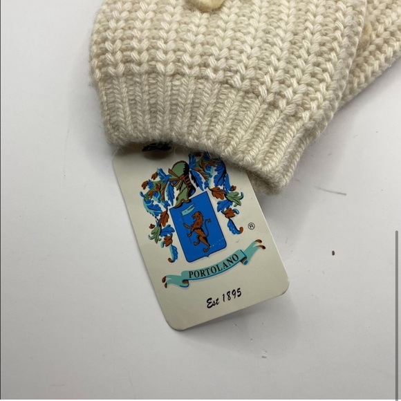 Portolano Flower Crochet Fingerless Gloves - Picture 4 of 5